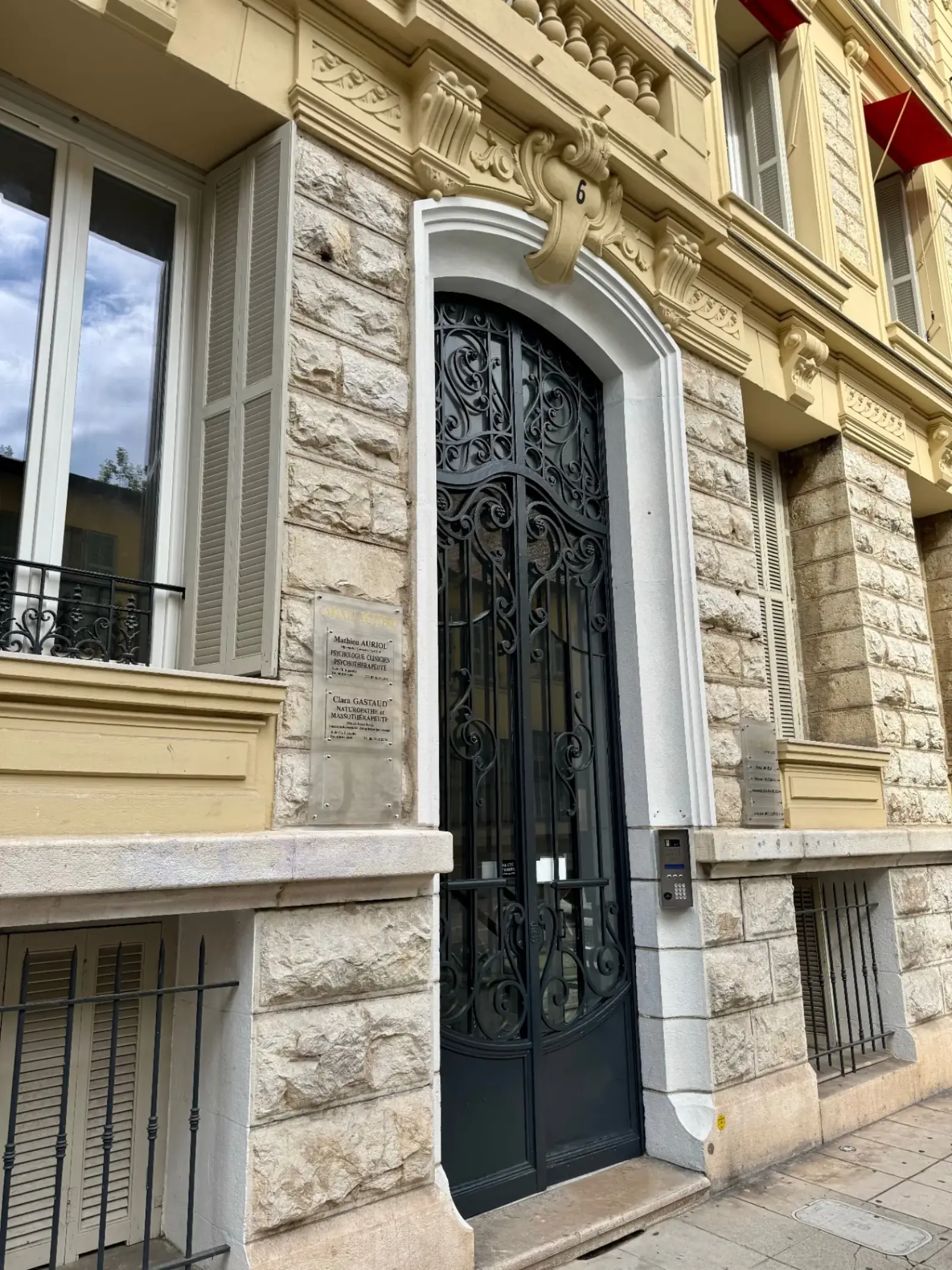 Entrée de l'immeuble du Cabinet Bottero, 6 rue Bottero à Nice